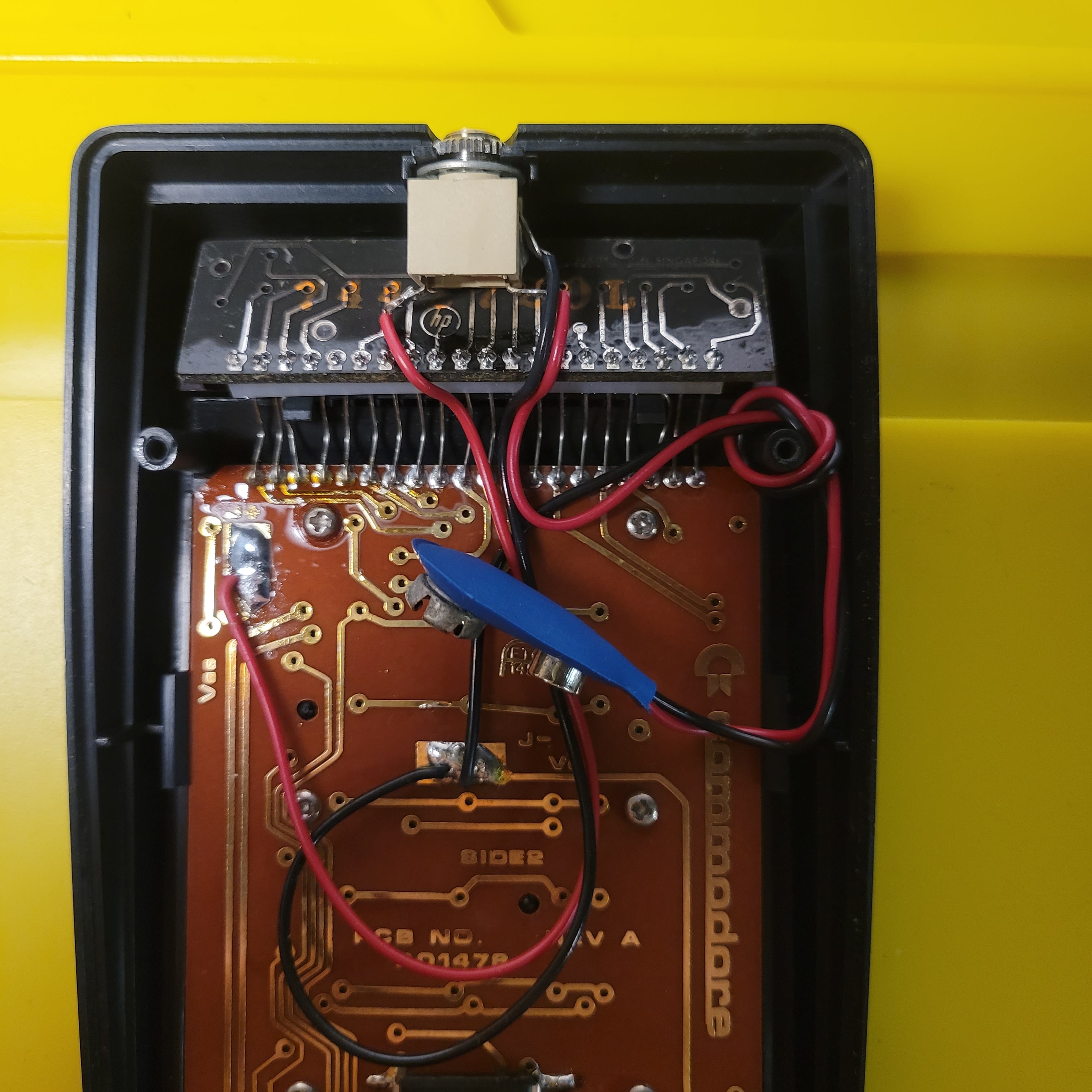 An image of the inside of a Commodore SR4912 scientific/engineering calculator